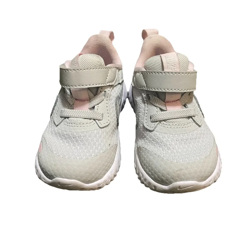 Nike Revolution 5 BQ5673 600  Photon Dust White Pink‎ Foam Size 5C Running Comfy